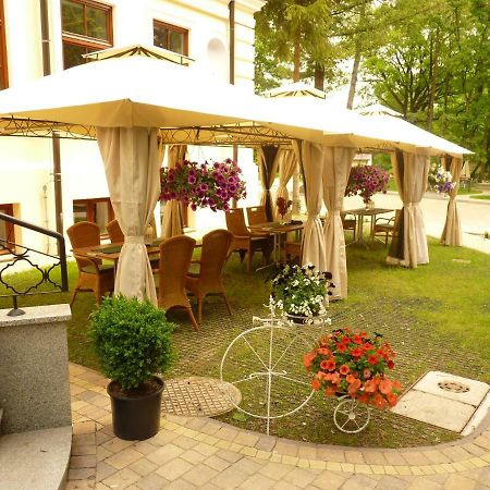 Willa Filiks Restauracja & Pokoje Naleczow Exterior foto