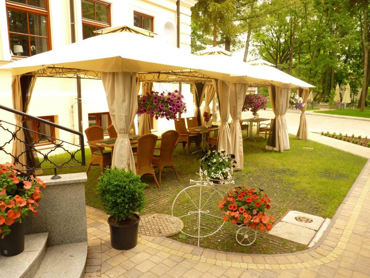 Willa Filiks Restauracja & Pokoje Naleczow Exterior foto