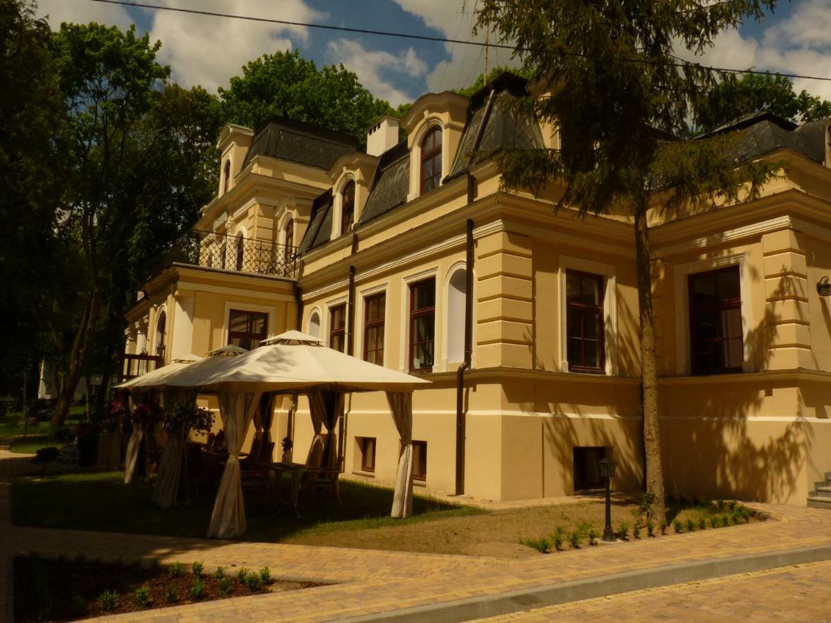 Willa Filiks Restauracja & Pokoje Naleczow Exterior foto